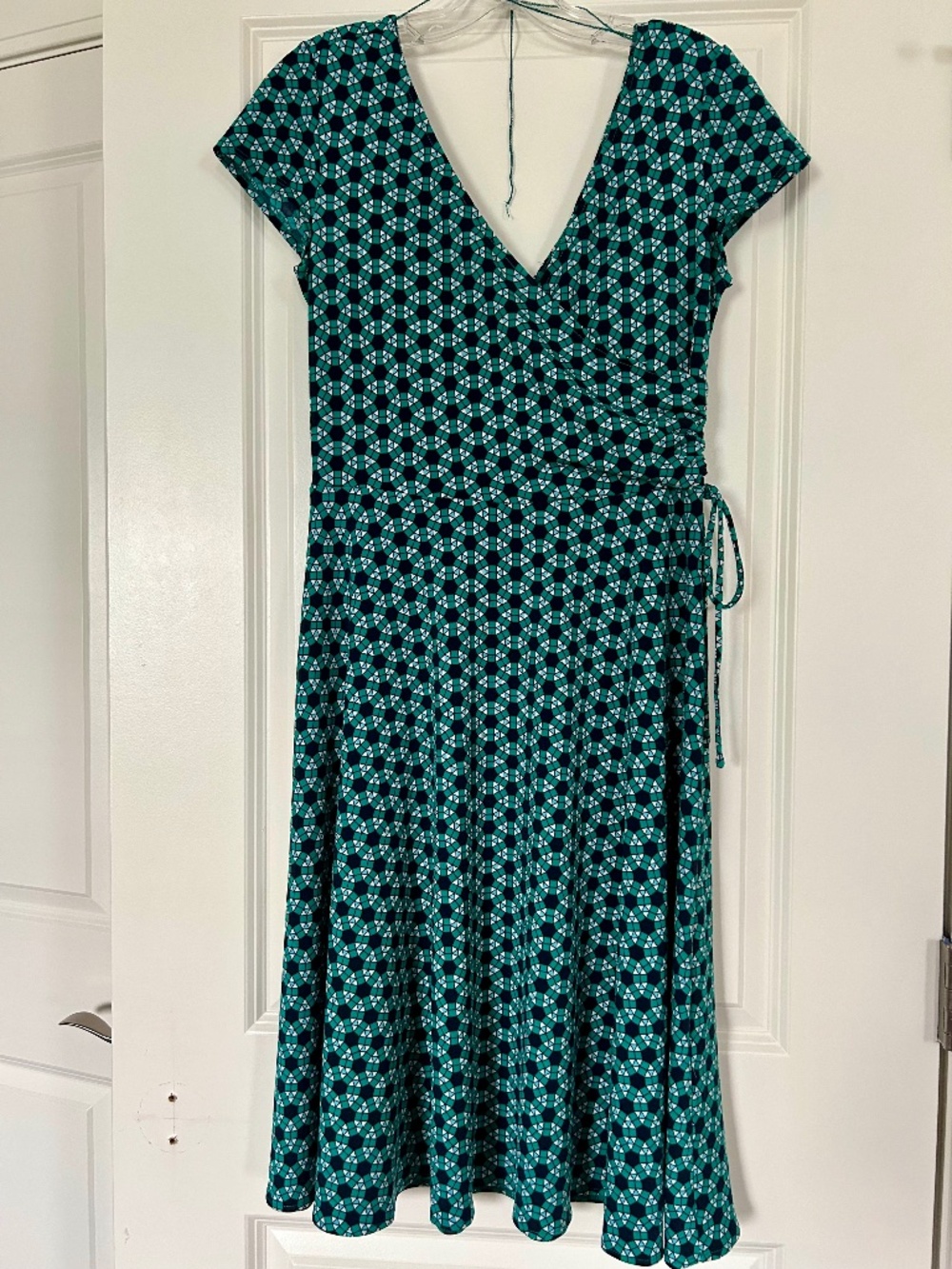 New York & Company Faux Wrap Dress Size Medium V-neck Geometric pattern